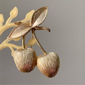Vintage Sarah Coventry Cherry Brooch in Gold Tone Metal